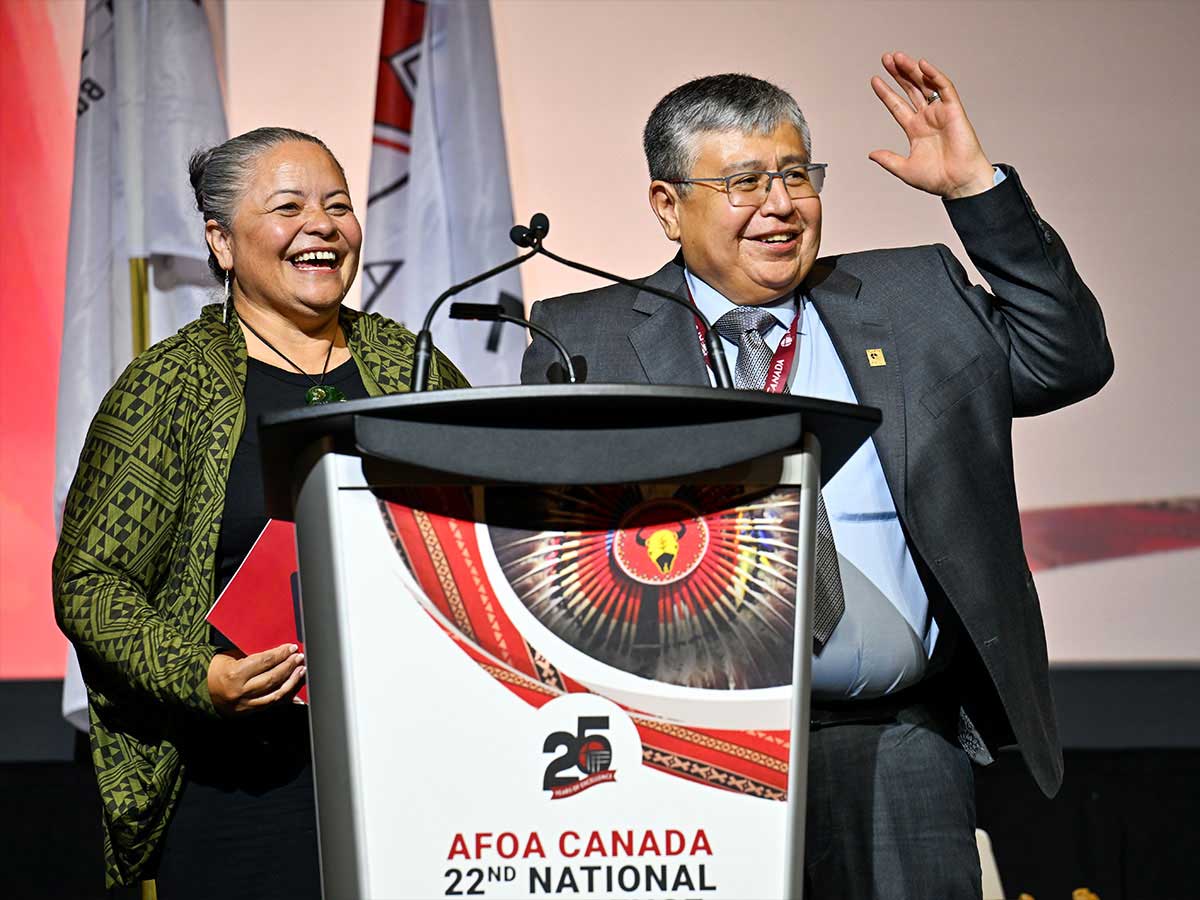 Terry Goodtrack et Elizabeth Richards, présidente de Ngā Kaitatau Māori o Aotearoa, lors d'un événement de l'AFOA